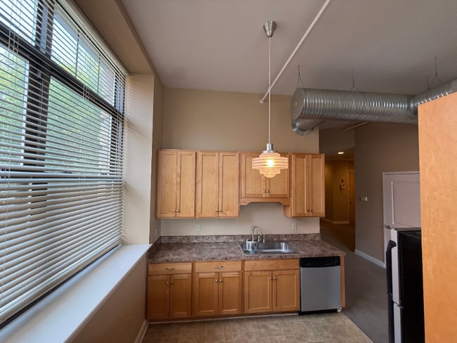 Building Photo - 11 Fremont St