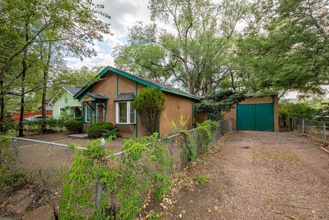 Building Photo - Quaint 2 Bed 1 Bath House in 80907!!