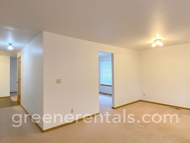 Foto del edificio - 3BR 2BA Rambler in Emerald Hills Community