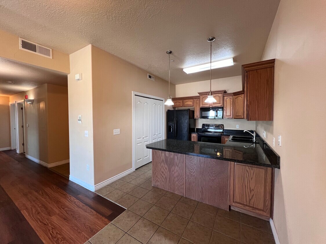 Foto principal - Beautiful Condo in Millcreek!