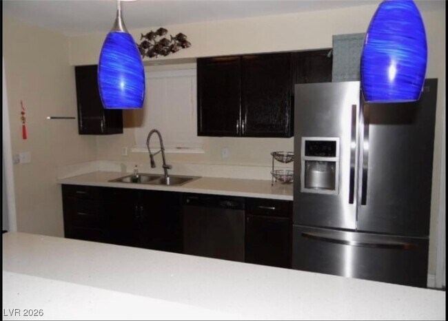 Building Photo - 132 Shadow Ln