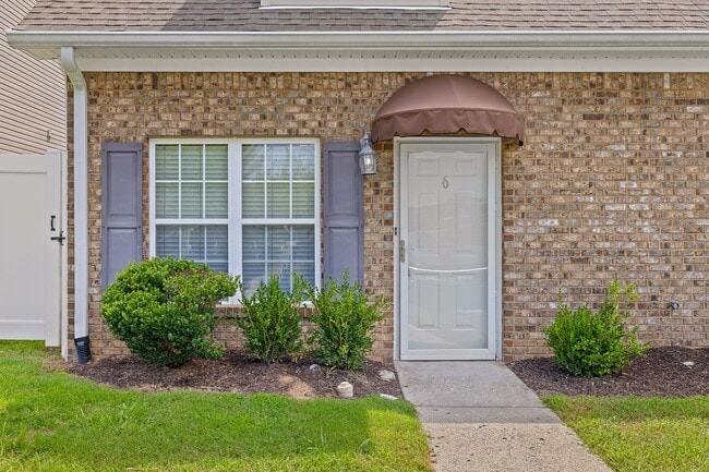 Building Photo - Newly renovated 3-bedroom, 2-bathroom town...