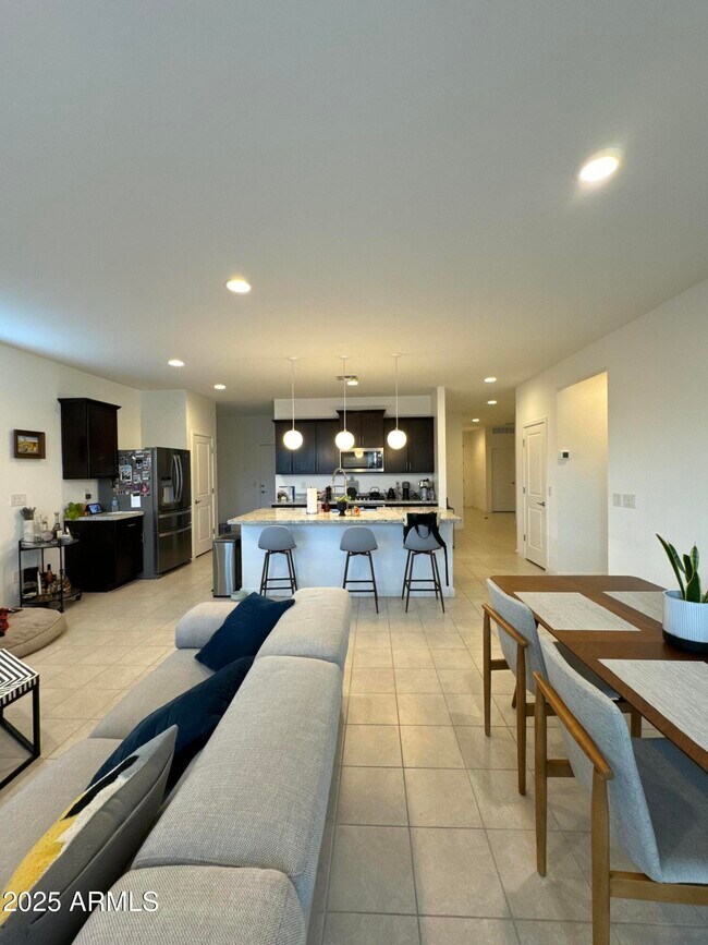 Building Photo - 4625 Stonecrop Dr