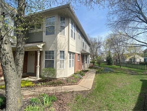 Building Photo - 2111 Camden Ln