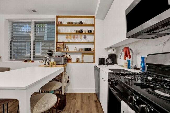 Foto del edificio - 2750 N Kenmore Ave