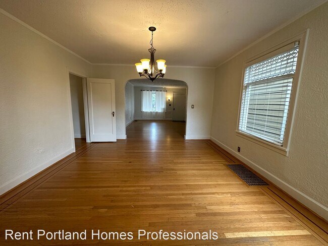Building Photo - 3 br, 1 bath House - 620 SW Grant St