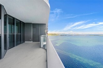 Building Photo - 700 NE 24th St