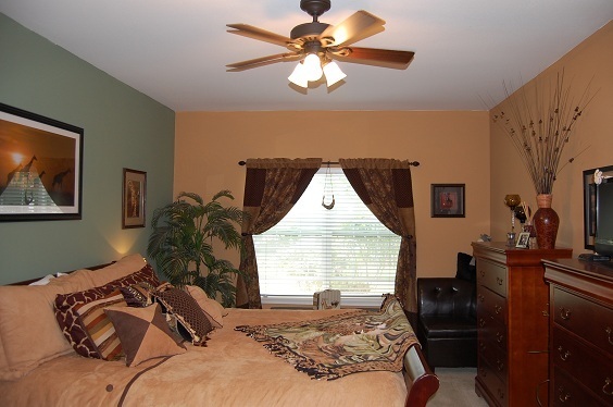 Building Photo - DuPont condo - 2 bedroom plus den.