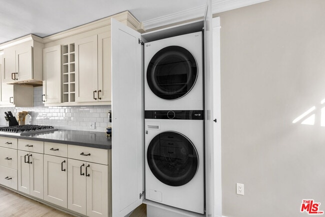 Building Photo - 9520 Gloaming Dr