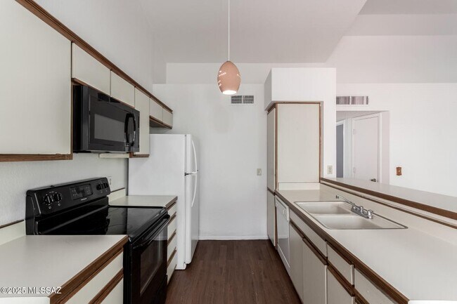 Foto del edificio - 1698 W Park Wood Ln