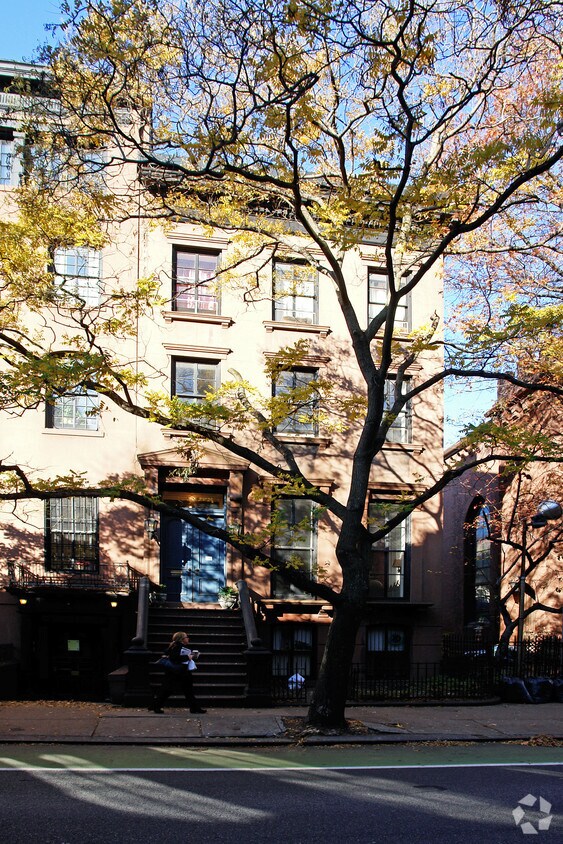 Building Photo - 128 Henry St