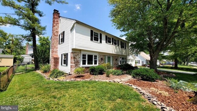 Building Photo - 13110 Point Pleasant Dr