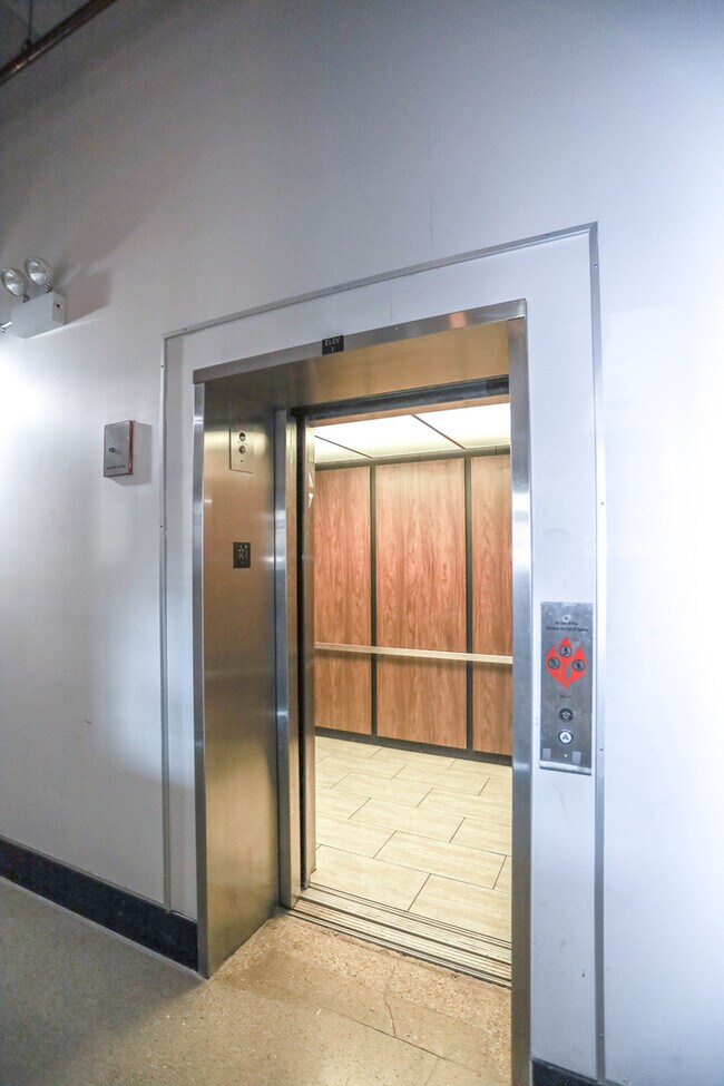 Foto del edificio - 4801 N Ravenswood Ave