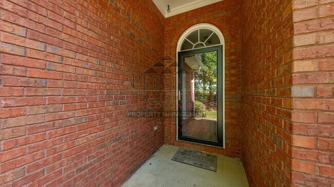 Foto del edificio - 48 Redwood Dr