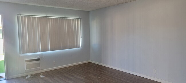 Foto del edificio - 19170 CA-18