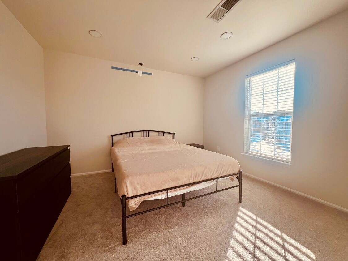 Foto principal - 23 Webb Ct