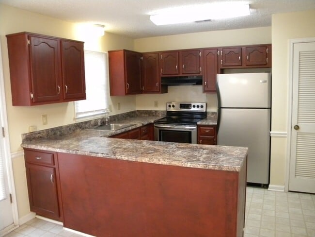 Foto del edificio - Norcross Hidden Gem! 2 Bed-2.5 Bath, New Paint and Flooring!