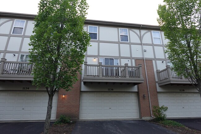 Building Photo - 1136 N Claremont Dr