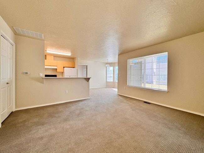 Building Photo - 213 N Avenger Ln