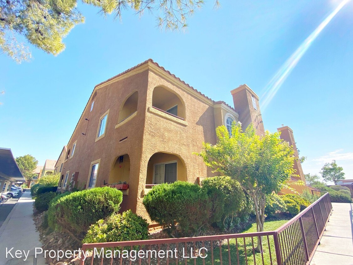 Foto principal - 2 br, 2 bath House - 7950 W. Flamingo Rd #...