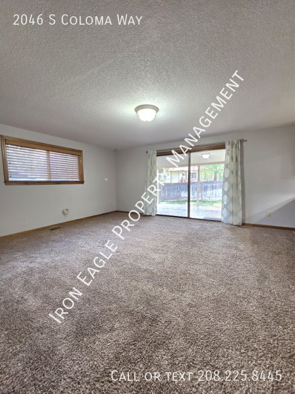 Foto del edificio - 2046 S Coloma Wy