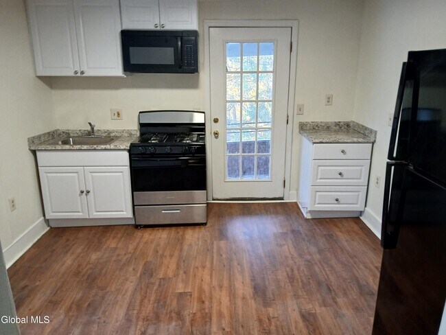 Foto del edificio - 57 Malta Ave