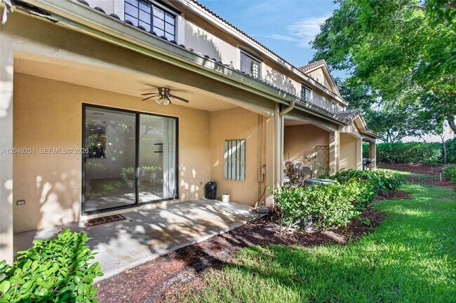 Foto del edificio - 3969 Orange Tree Ln