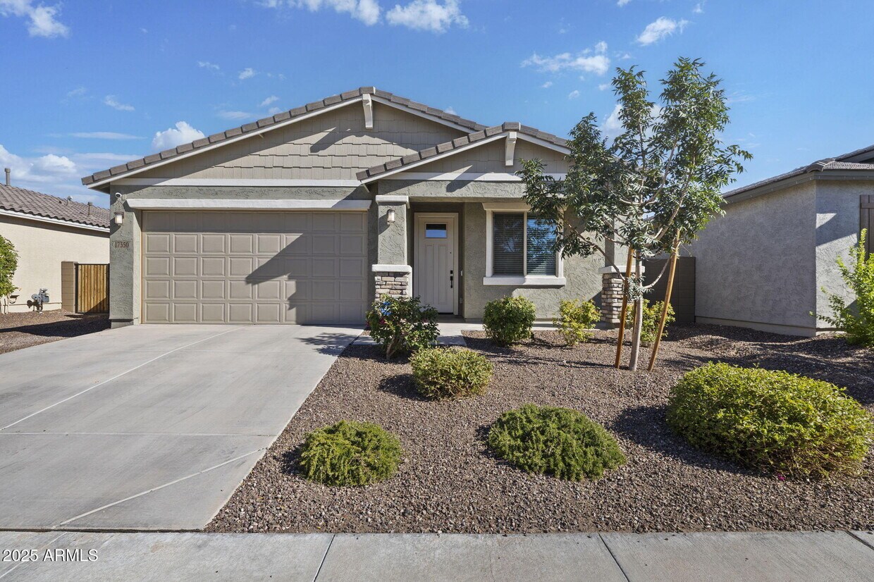 Foto principal - 17350 W Alexandria Way