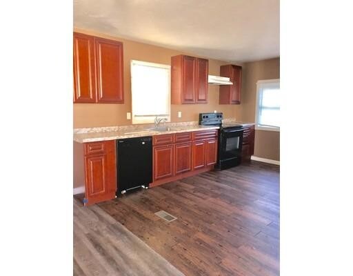 Foto del edificio - 305 Turnpike St