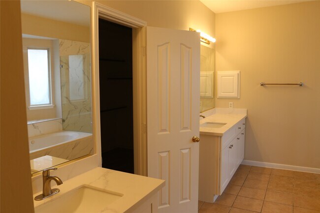 Foto del edificio - 1751 Heddon Falls Dr