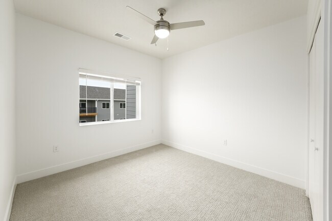 Dormitorio de 3 habitaciones - Blair Crossing Apartments