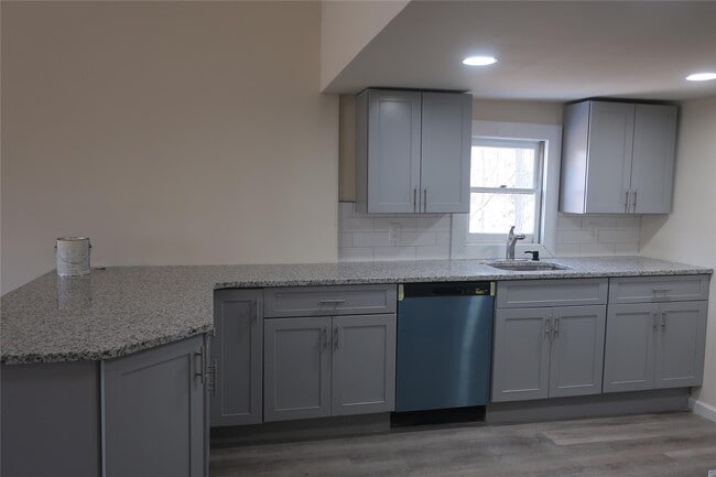 Building Photo - 21 Woodland Cir N