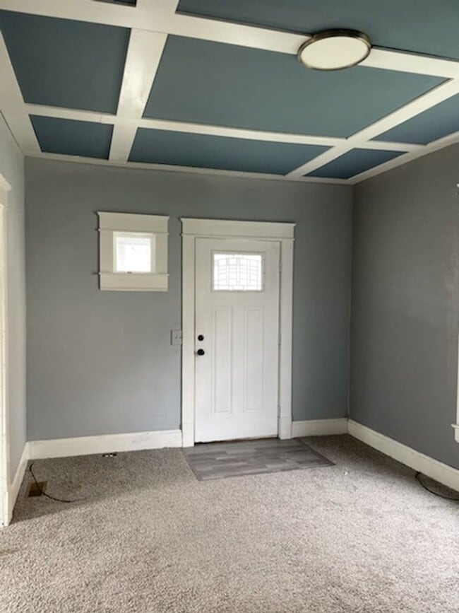 Building Photo - Completely Renovated 3 Bedroom 1 Bath Home in Dunbar