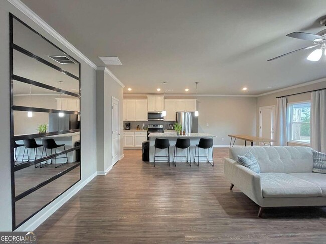 Building Photo - 5032 Silver Fox Trl