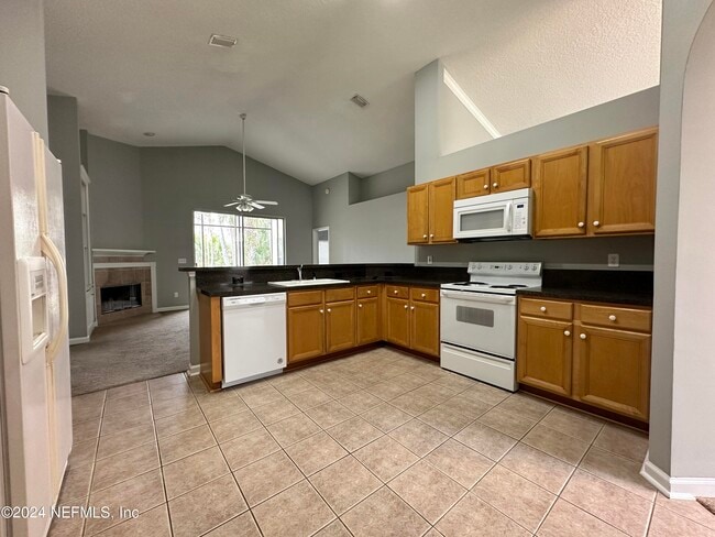 Building Photo - 629 Lake Stone Cir