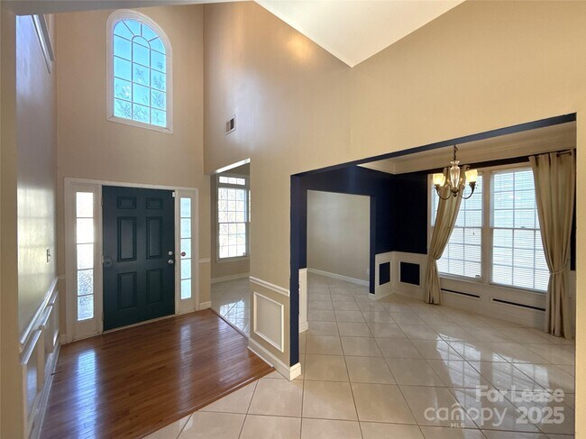 Foto del edificio - 1928 Dearmon Dr