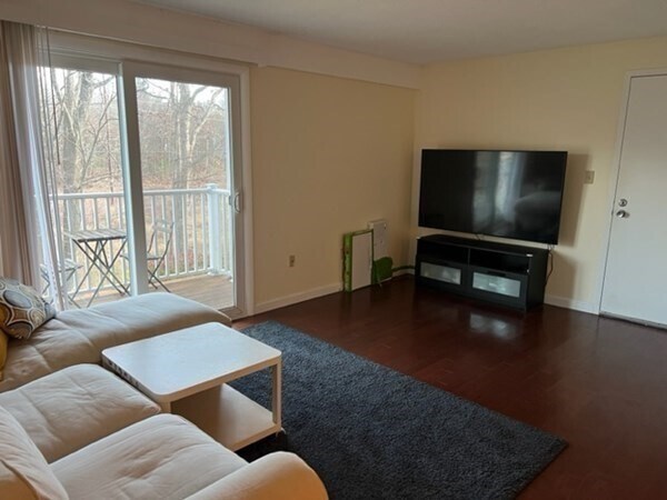 Foto del edificio - 44 Silver Hill Ln
