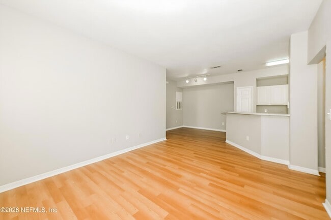 Building Photo - 13700 Richmond Park Dr N