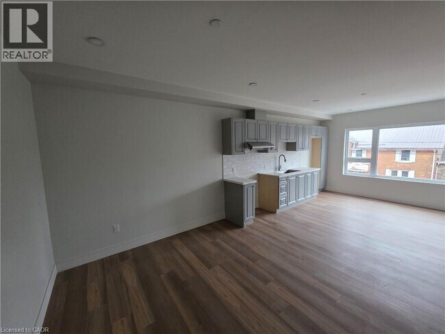 Building Photo - 580 Adelaide St