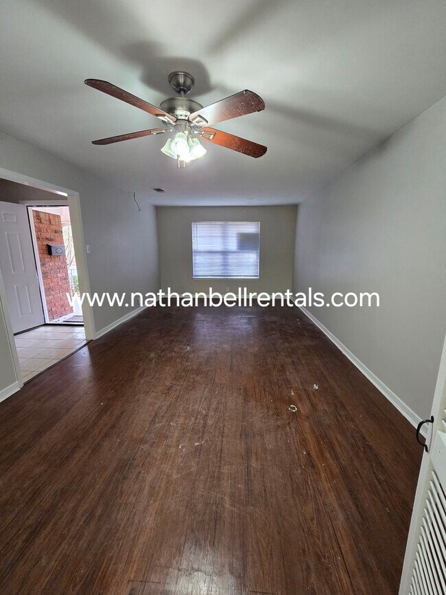 Building Photo - 315 S Collegiate Dr