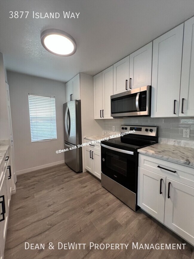 Building Photo - 3877 Island Way