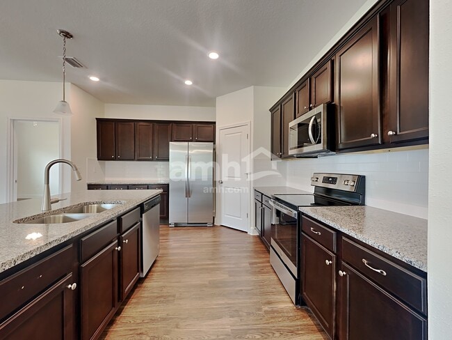 Foto del edificio - 5810 Hampton Creek Rd