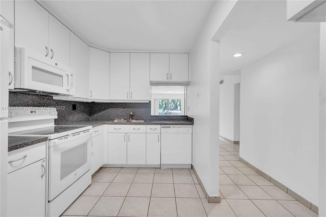 16750 NE 10th Ave Unit 115, North Miami Beach, FL 33162 Condo for