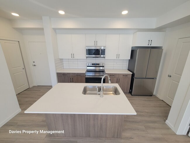 Building Photo - 9207-9228 228 St NW