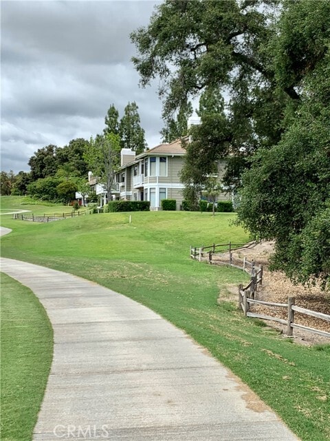 Foto del edificio - 8 Green Brier Cir