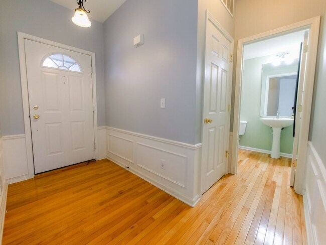 Building Photo - Welcome to this spacious 4-bedroom, 2.5-ba...