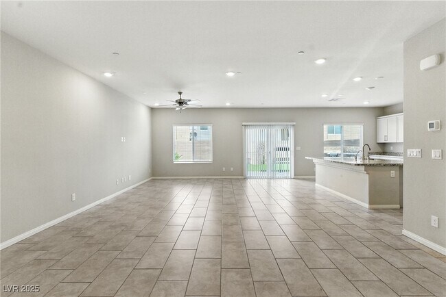 Foto del edificio - 10766 Hickam Ave