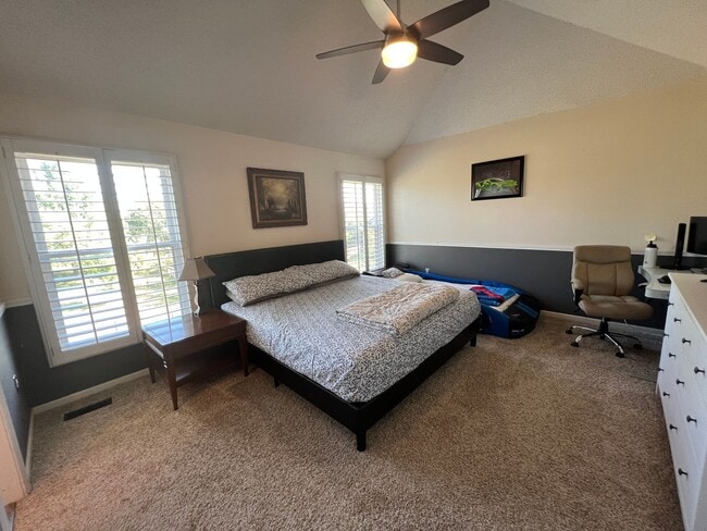 Foto del edificio - 3 BR/2.5BA | Newly Renovated Two-Story Single-Family Home on a Cul-de-Sac |  Fenced backyard !