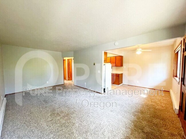 Building Photo - 1125 SE 27th Ave