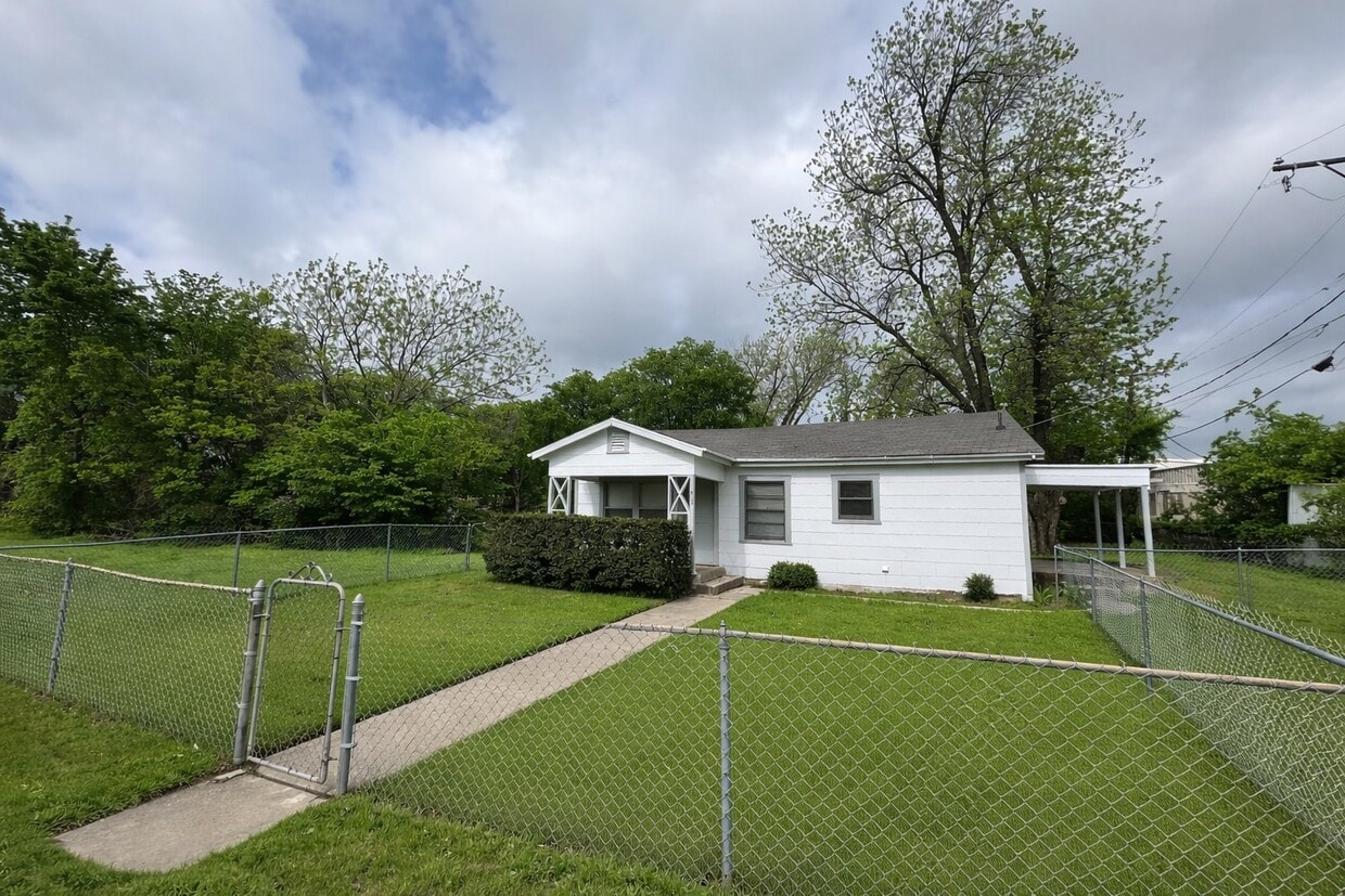 Photo - 413 Bolliger Blvd (White Settlement, TX)